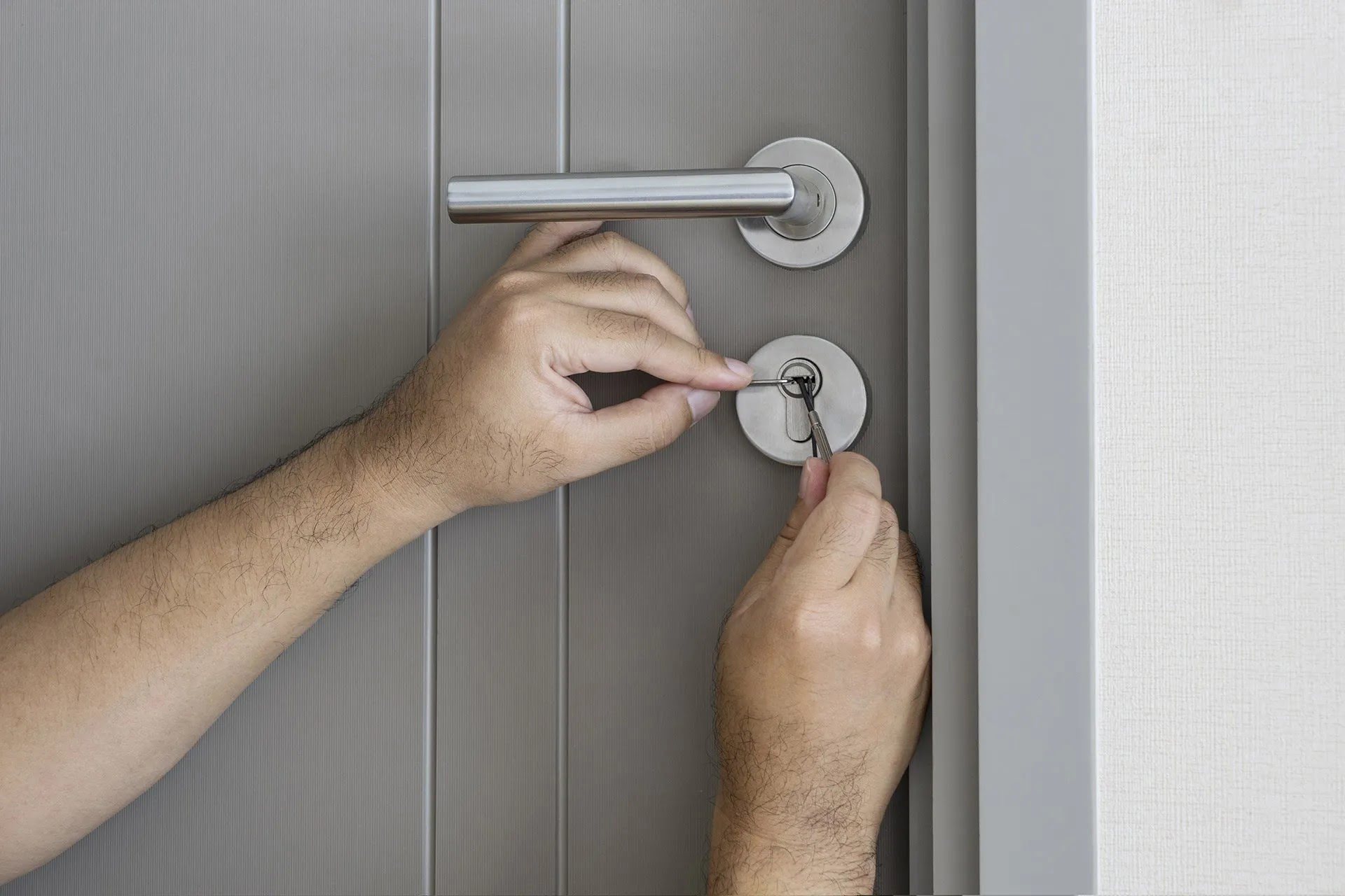 How to Remove Door Lock Without Key Image